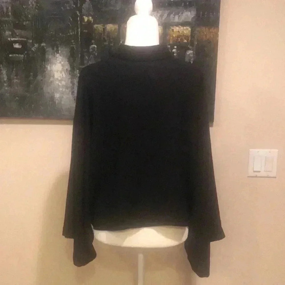 NWT T Tahari Button Front Cropped Oversized Top with Wide Sleeves-M - Picture 4 of 8